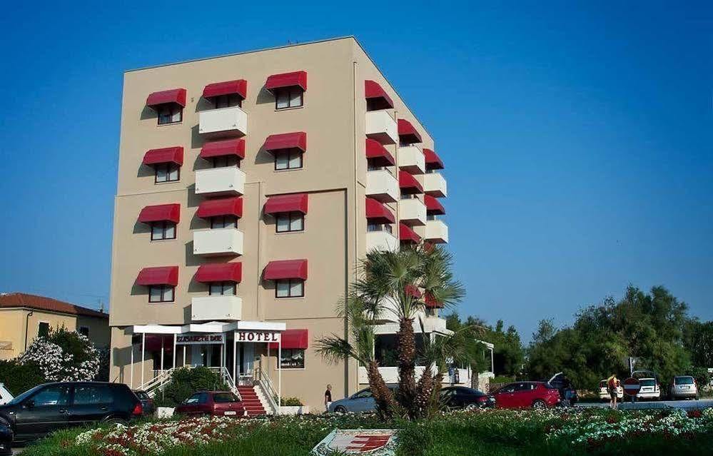 Hotel Elisabeth Due Фано Екстериор снимка