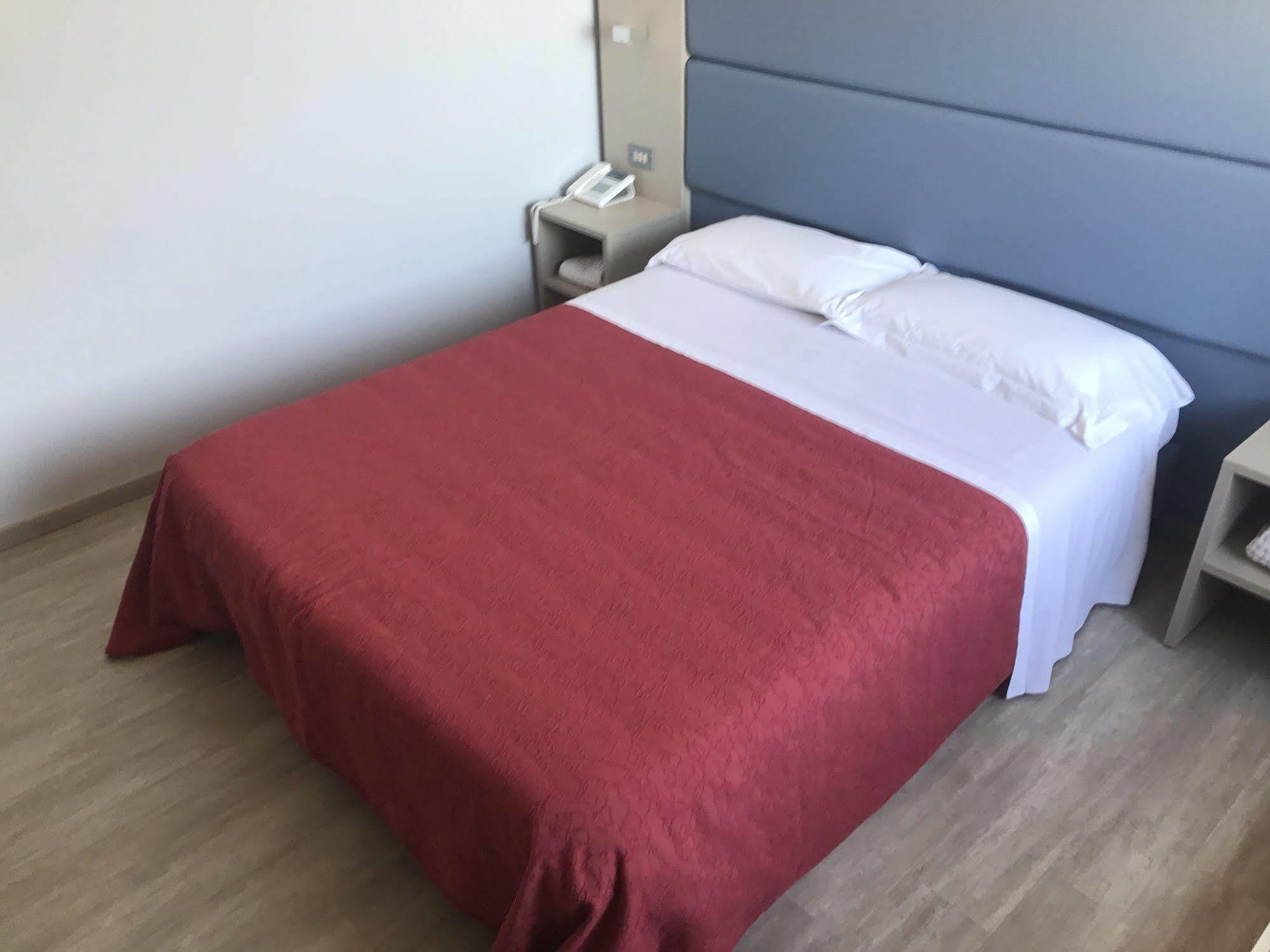 Hotel Elisabeth Due Фано Екстериор снимка